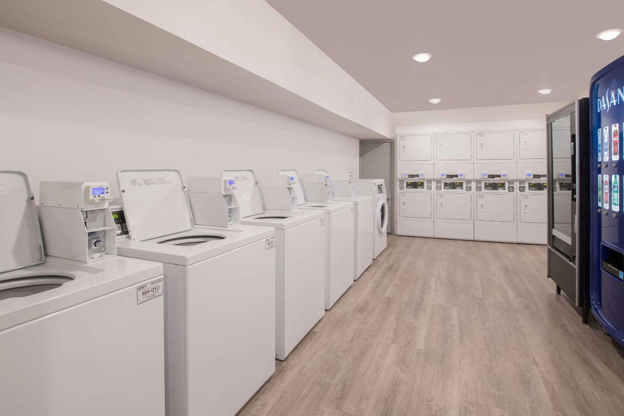 Woodspring Suites Savannah 普勒 外观 照片